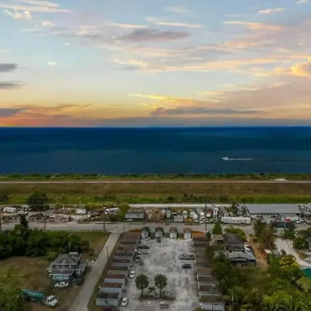 Inviting Oasis - Cozy, Spotless, And Comfortable Room Pahokee Exterior photo