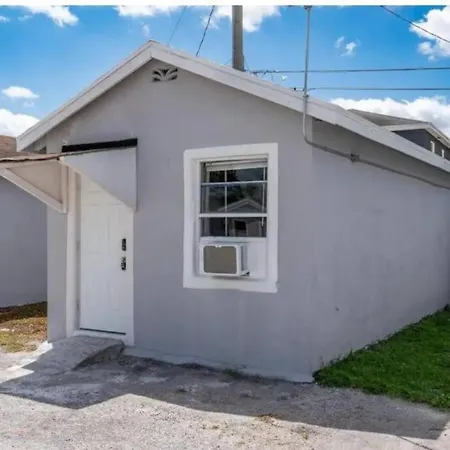 Inviting Oasis - Cozy, Spotless, And Comfortable Room Pahokee Exterior photo